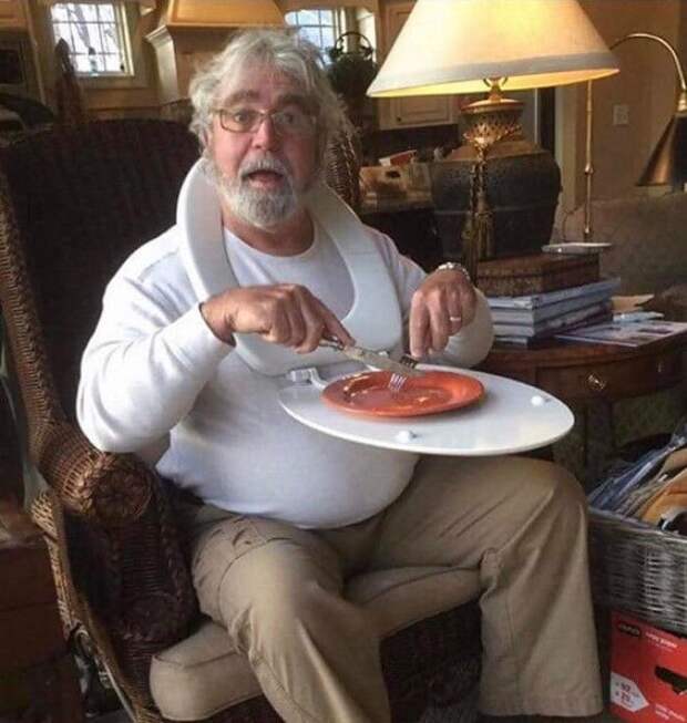 Use A Toilet Seat To Put Your Plate On While Watching TV Use A Toilet Seat To Put Your Plate On While Watching TV