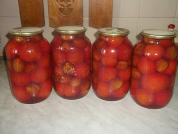 Консервированные помидоры со сливами без стерилизации