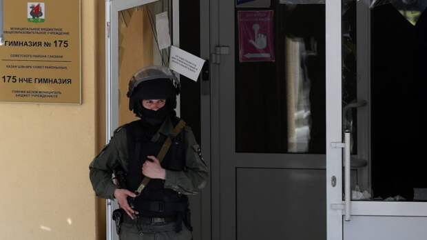 Росгвардия: Напавший на школу в Казани владел оружием законно