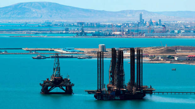 Мощный пожар произошел на нефтяной платформе в Мексике