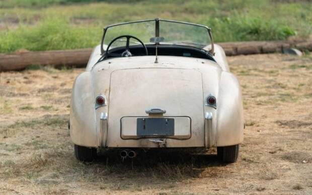 Jaguar XK120 1954 года несколько десятилетий пылился в гараже