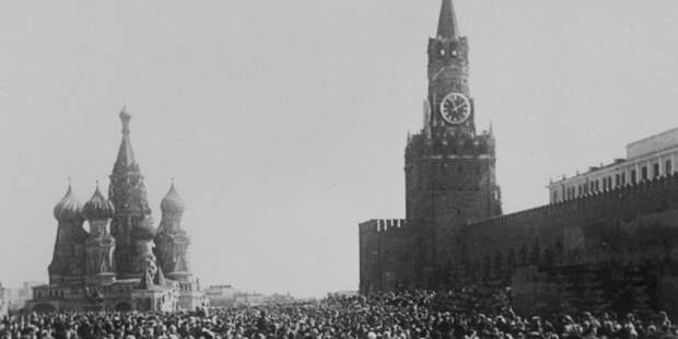 Виртуальная выставка о Красной площади в годы Великой Отечественной открылась в Сети alt