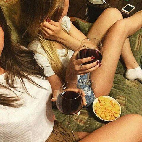 28 причин не отпускать свою девушку на день рождения к ее подруге (28 фото) 28 причин не отпускать свою девушку на день рождения к ее подруге (28 фото)