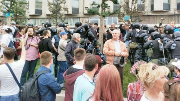 Журналист вскрыл технологии вывода подростков на незаконные акции протеста