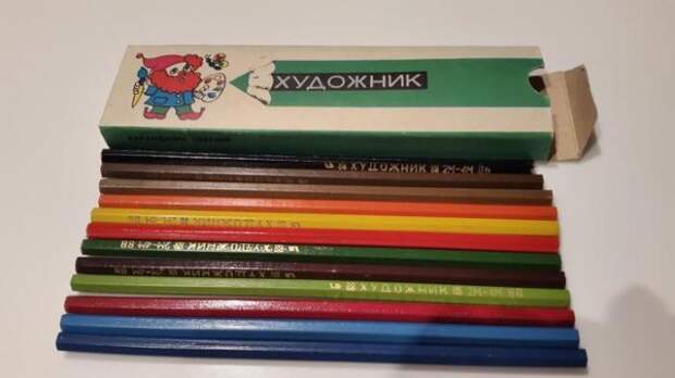 Мамы тайком крали у своих детей чёрный карандаш из набора «Художник»... / Фото: yula.ru