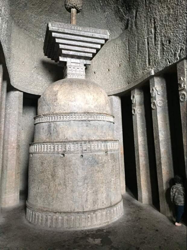 Ступа с отверстиями. Источник https://travelask.ru/questions/1001322-bedse-caves