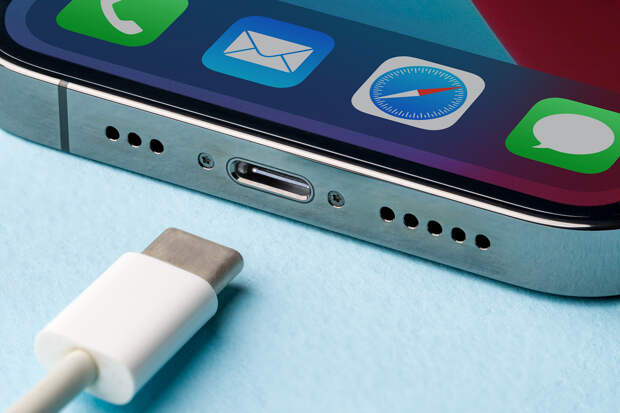 Хакеры впервые взломали iPhone с USB-C