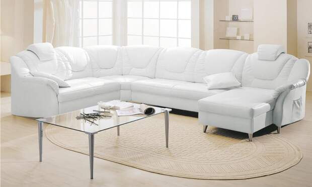 Выбирать стильный узкий диван следует так, чтобы он органично вписывался в интерьер помещения