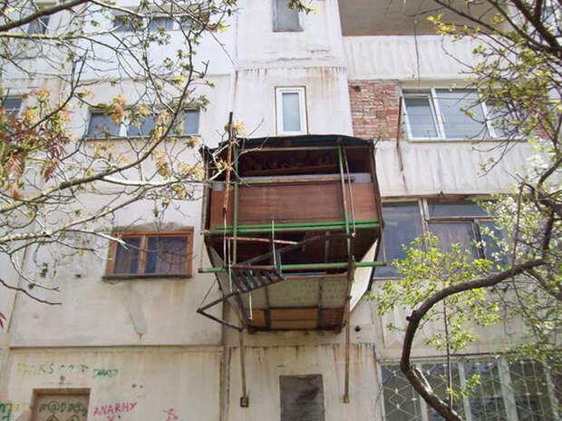 Подборка максимально странных балконов