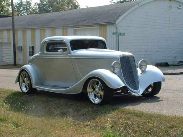 Легендарный Ford Deuce Coupe и несколько хотродов на их базе