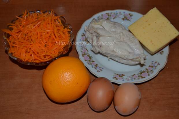 Салат с курицей и апельсином.