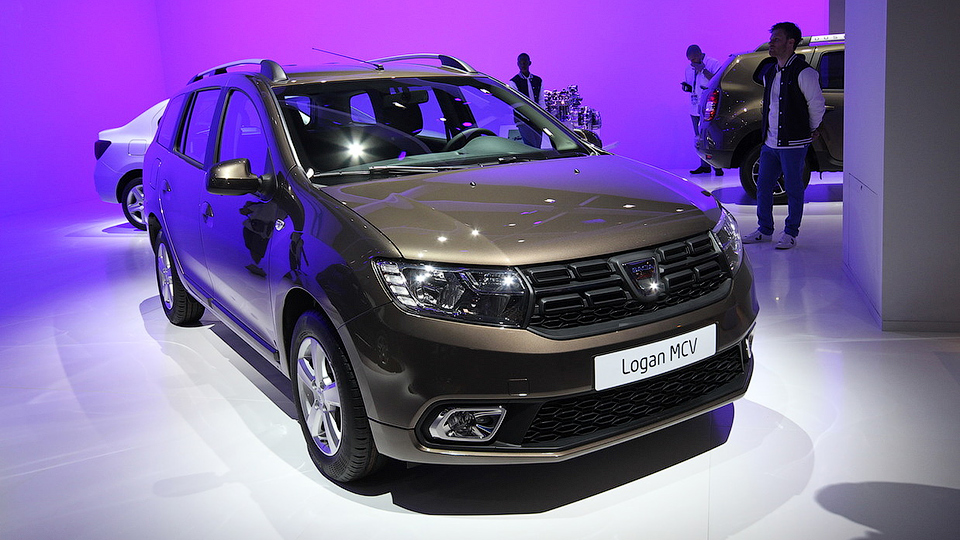 Париже дебютировали рестайлинговые версии Dacia Logan и Sandero. Фото 2