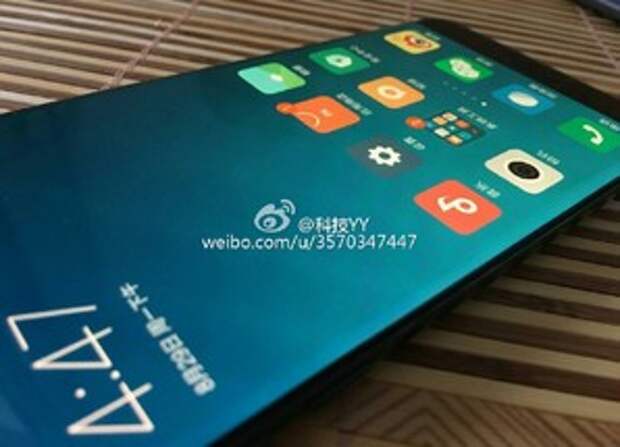 Xiaomi Mi Note 2 с изогнутым дисплеем
