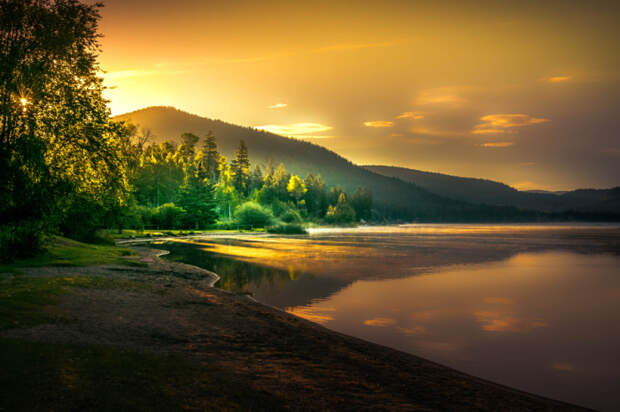 Рассвет над озером. Автор фотографии: Рауль Вейсер (Raul Weisser).