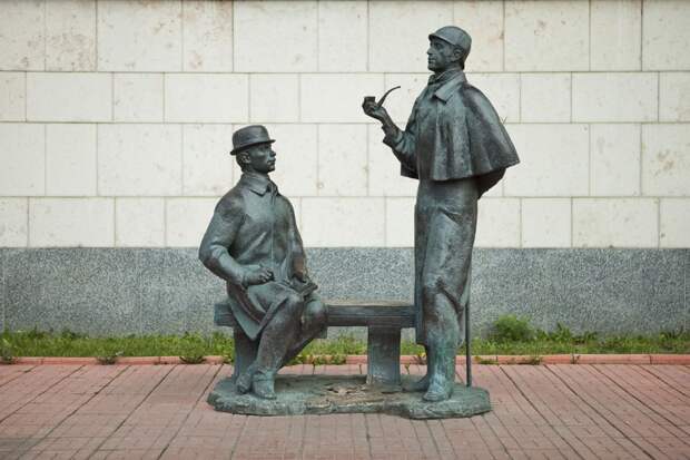 58 Памятник Василию Ливанову (Шерлок Холмс) и Юрию Соломину (Доктор Ватсон) в Москве