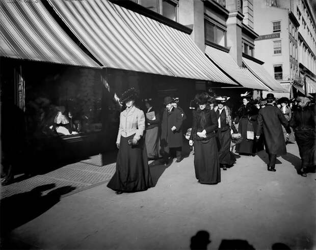 Сказочные фотографии рождественского шопинга в Нью-Йорке 1910 года