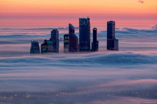 Москва в тумане: вид с Останкинской телебашни 