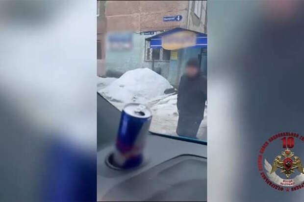 Пожилой россиянин во время дорожного конфликта достал пистолет и попал на видео