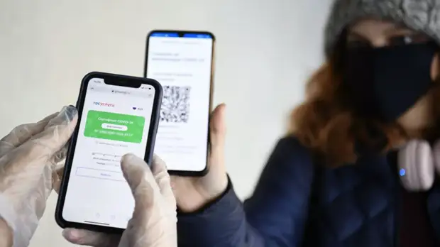 РБК: в России более 17% врачей выступили за ужесточение законопроектов о QR-кодах