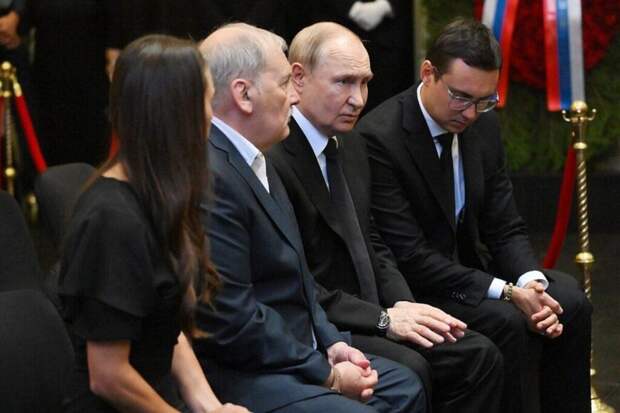 Путин посетил прощание с председателем Верховного суда Подносовой