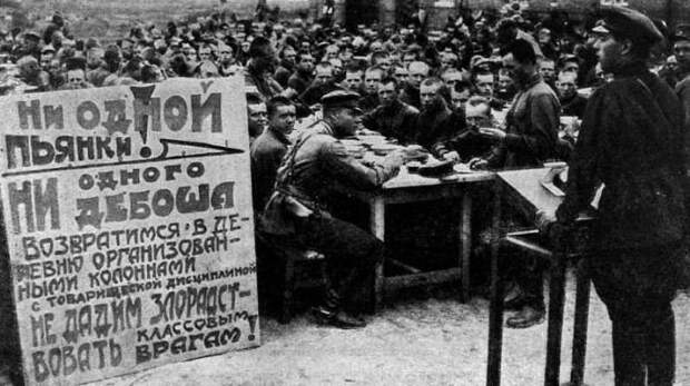 Пропаганда велась не только на уровне торговых запретов. /Фото: pbs.twimg.com