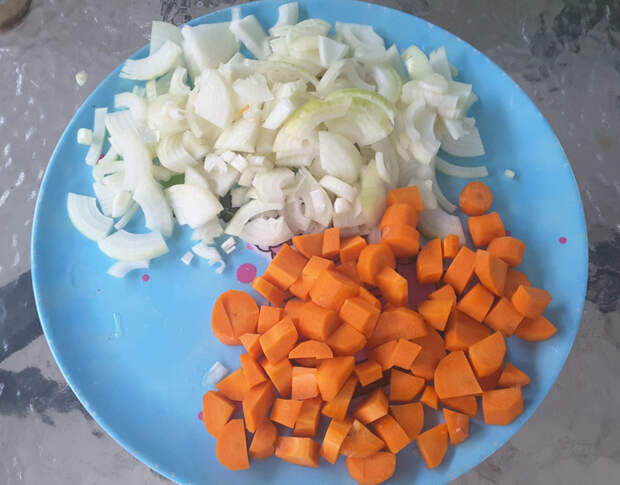 Тушеная картошка с грибами и мясом в казане Тушеная картошка с грибами и мясом в казане