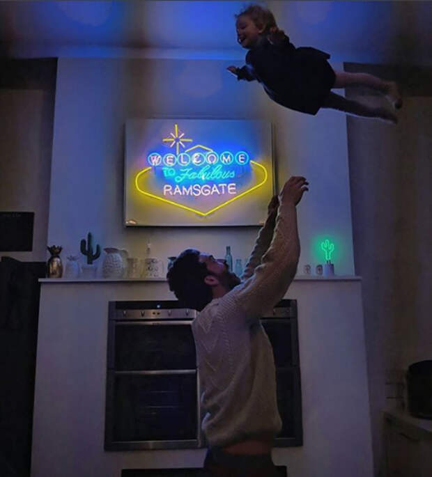 Полеты дома. Instagram father_of_daughters.
