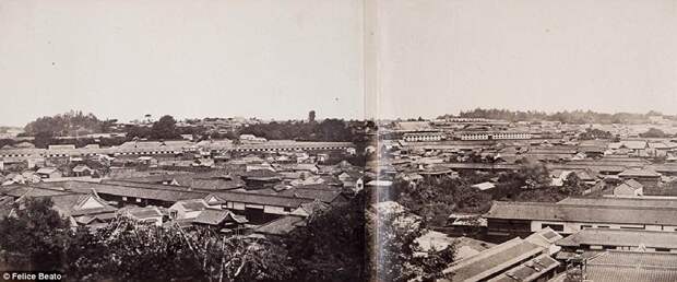 Широкий вид: магнаты дворец в Эдо, который является складной два печати Панорамное фото размещено известного фотографа г-Беато