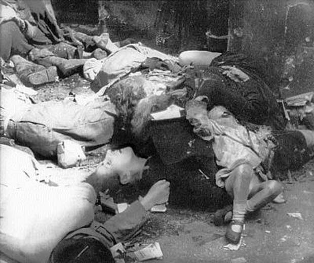 Убитые в пригороде Варшавы гражданские лица. Фото: © Wikimedia Commons