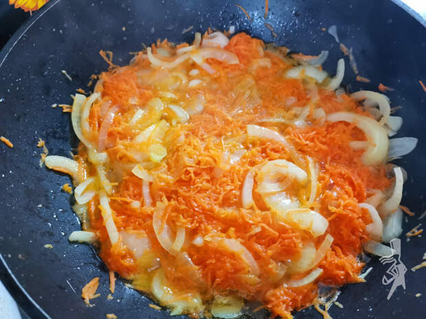 Готовлю аппетитный гуляш "a la russe" по самому любимому рецепту. Мясо получается сочным, нежным. Пальчики оближешь!