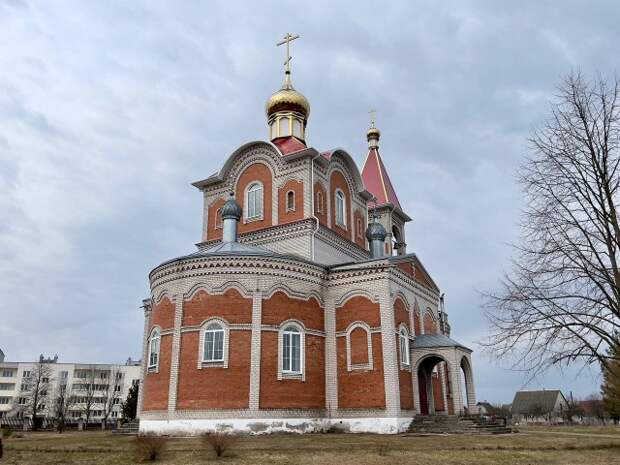 Епископ Серафим совершил литургию Преждеосвященных Даров в Богоявленском храме Глуска.