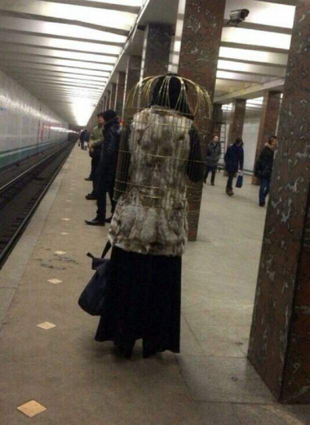 Детка в клетке