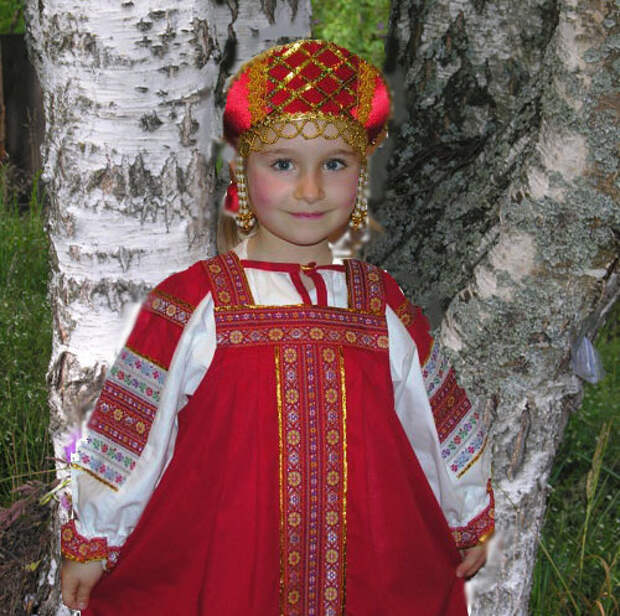 Девочки в русском национальном костюме