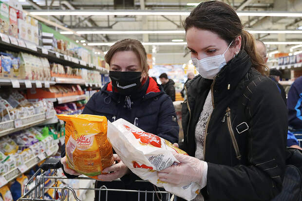 Торговую наценку на социально значимые продукты питания ограничили 5%. Фото: Александр Рюмин / ТАСС