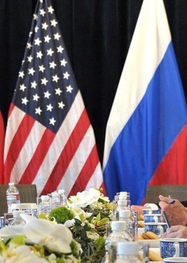 Флаги США и России