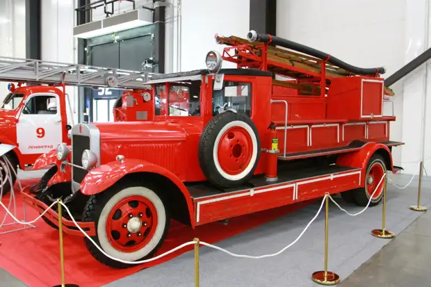 Изучаем коммерческую технику на Олдтаймер-галерее Сорокина в Петербурге