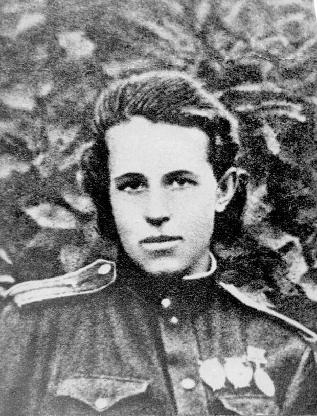 Анна Александровна Егорова лейтенант 805-го штурмового авиационного полка.