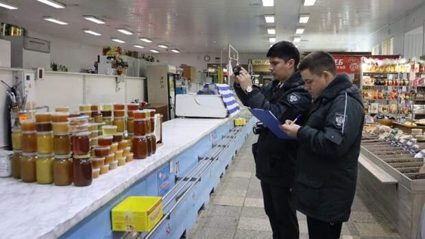Сало, масло и рыбу сомнительного качества продавали на рынке в Симферополе