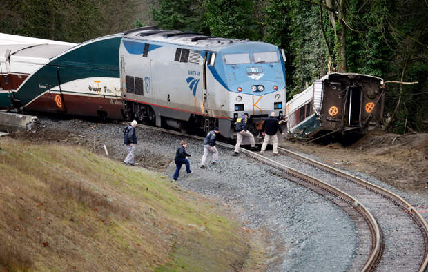 Крушение поезда в США - фото 6 из 6