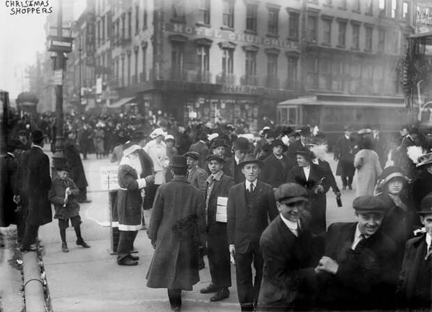 Сказочные фотографии рождественского шопинга в Нью-Йорке 1910 года