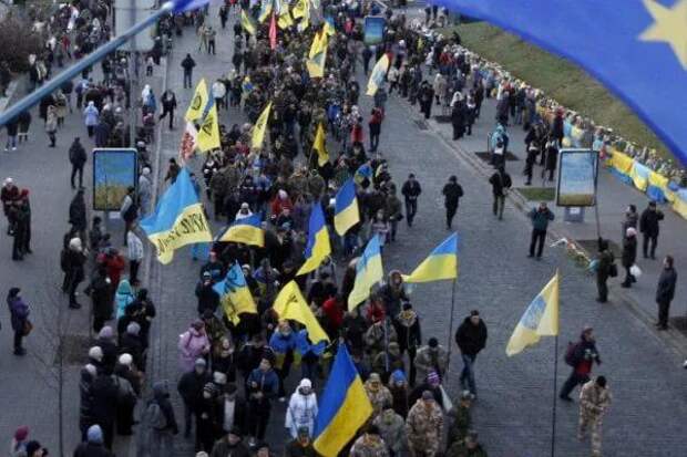 Митинг в Киеве набирает силу: ситуация у Верховной рады; охрана Порошенко приняла срочные меры