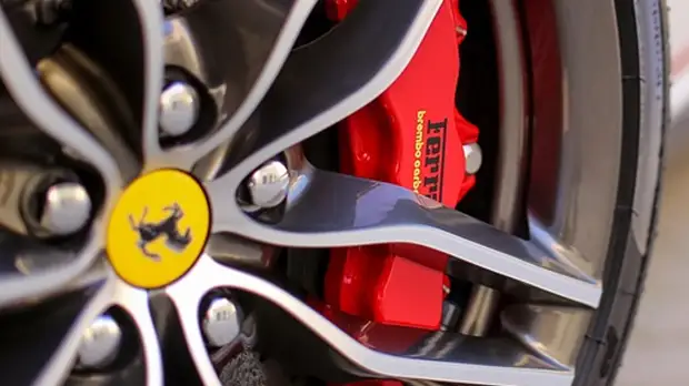 Бренд Ferrari объявил о приостановке производства машин для российского рынка