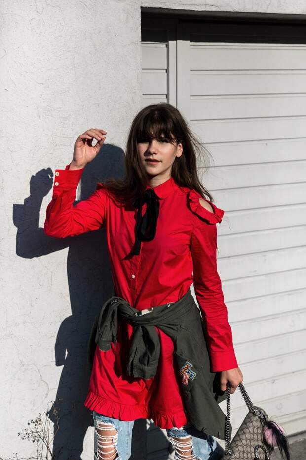 The-Fashion-Fraction-For-Avenue32-Vivetta-Cut-Out-Shoulder-Dress-Aquazzura-Wild-Thing-Sandals-Gucci-Dionysus-Fendi-Monster-Charm-Ripped-Jeans-Schweizer-Modeblog-Swiss-Fashionblogger-40