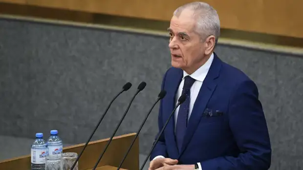 Онищенко призвал россиян не паниковать из-за коронавируса