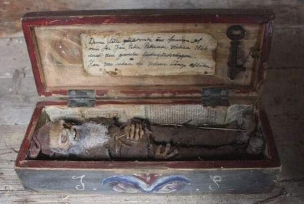 20+ старинных вещей, от которых так и веет жутью