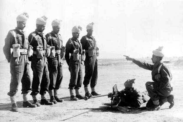 Джатские пехотинцы осваивают противотанковые ружья в Северной Африке, 1942 год - Раджпуты, маратхи, джаты… | Военно-исторический портал Warspot.ru