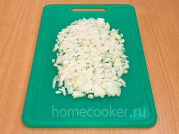 Салат оливье Narezannyj luk2 300x225 Салат оливье