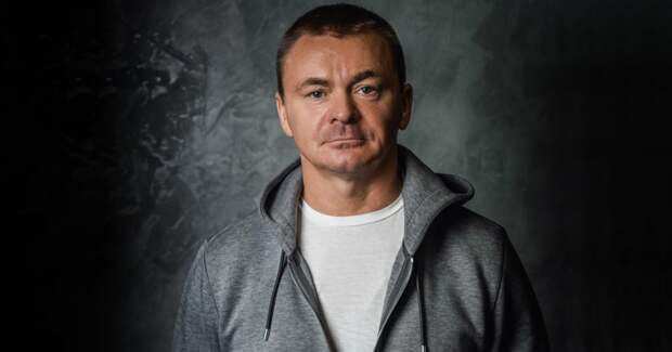 «Лучше на моих глазах»: 15-летняя дочь Владимира Сычёва «шокирует» экспериментами, пока брак трещит по швам