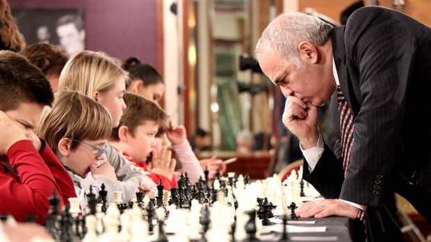 Лучше бы в шахматы играл: Выругавшемуся из-за возвращения России в ПАСЕ Каспарову указали его место