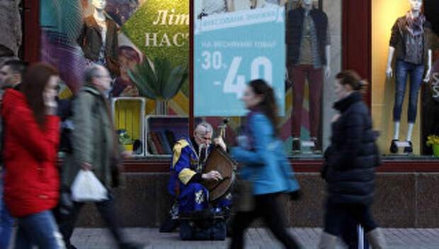 Жители Киева в центральной части города, архивное фото